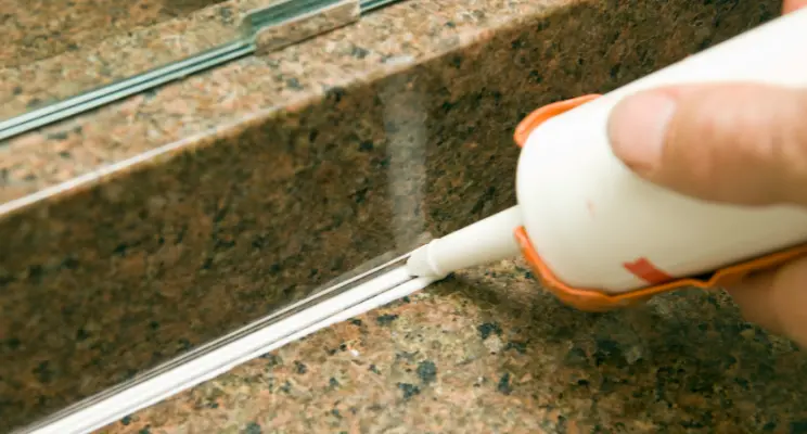 Como Calafetar um Box de Banheiro: Passo a passo 2024