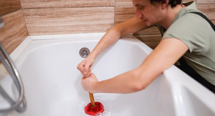 Como Desentupir o Ralo da Banheira: 4 Passos