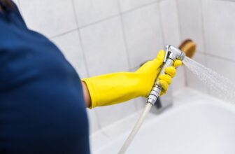 Cheiro de esgoto no banheiro