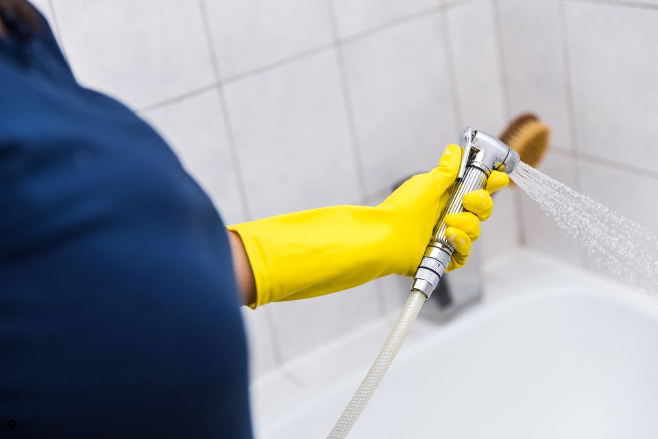 Como decorar banheiro com prateleiras de vidro